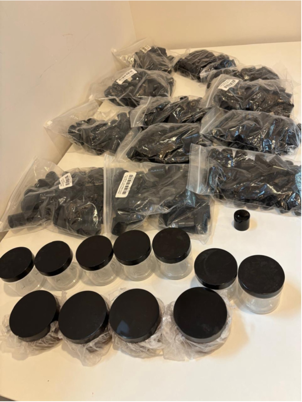 Bulk Wholesale 550 Black Dispensing Caps 20/410 & 11 Clear Cream Jars #V85